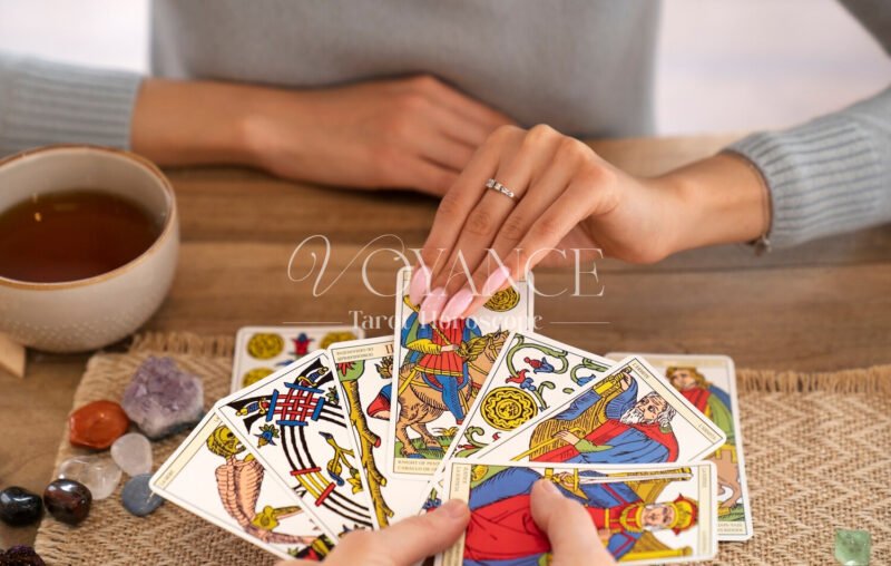Quels sont les meilleurs tarots divinatoires ? Cartes du Tarot de Marseille — Tarot Rider-Waite-Smith — Tarot Thoth — arcanes majeurs traditionnels